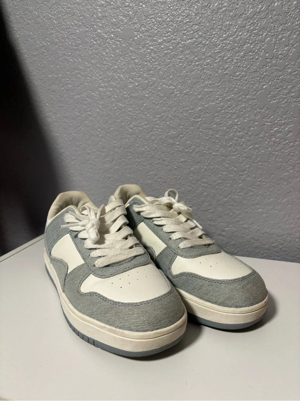 Casual women’s Low-Top Sneakers in white and blue